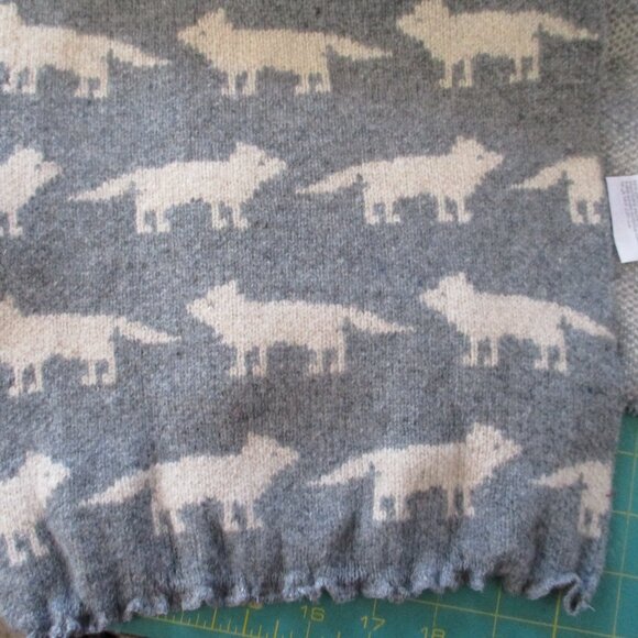80% Lamb's wool grey wolf scarf - Picture 2 of 6
